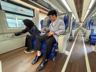 KAI Ingatkan Kembali Aturan Penggunaan Stop Kontak di Kereta Api