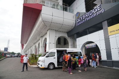 Penumpang Liburan Kereta Whoosh Melonjak, KCIC Sarankan Masyarakat Manfaatkan Integrasi Moda di Stasiun Kereta Cepat