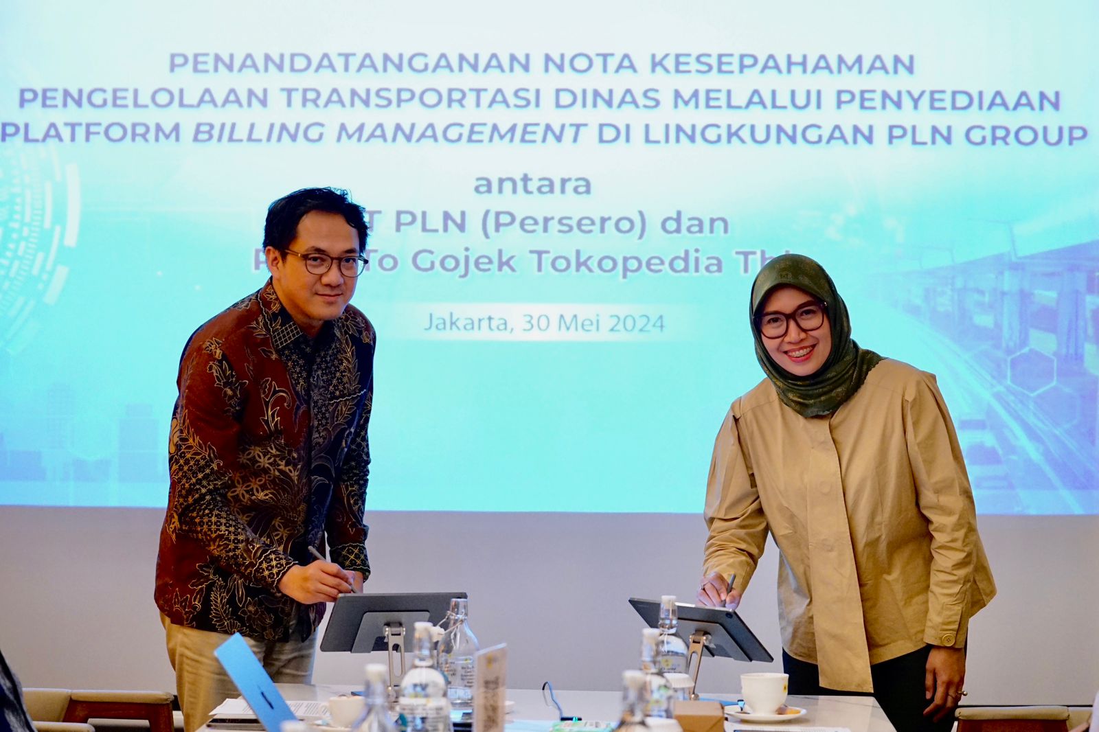 PLN Teken MoU dengan GoTo dalam Penyediaan Kendaraan Kedinasan