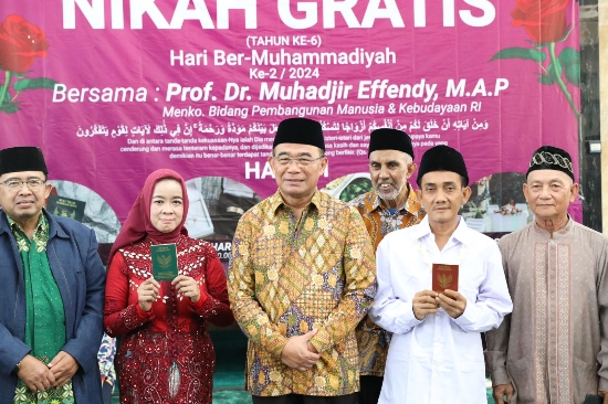 Menko PMK Hadiri Kegiatan Nikah Bersama Gratis di Masjid Raya Muhammadiyah Uswatun Hasanah Jakarta Barat