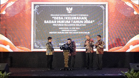 Menkumham Yasonna H. Laoly Resmikan Desa/Kelurahan Sadar Hukum di Sulsel