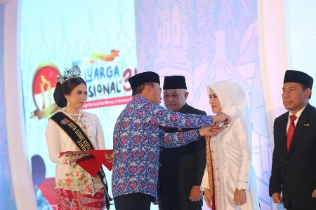 Peringatan Hari Keluarga Nasional ke-31, Menko PMK: Keluarga Penentu dan Kunci Kemajuan Negara