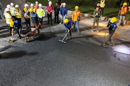 Kota Deltamas dan Pemerintah Kabupaten Bekasi Terapkan Pelapisan Aspal Berbahan Limbah Plastik