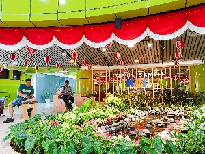 Sambut HUT RI Ke-79, KAI Hadirkan Ornamen Khusus di Kereta Api dan Stasiun