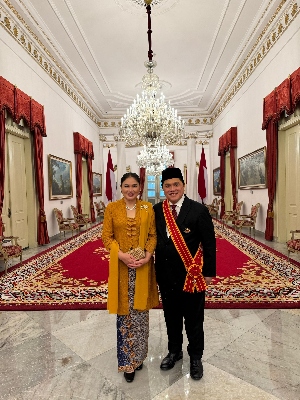 Presiden Jokowi Berikan 64 Tanda Kehormatan Termasuk Surya Paloh, Prabowo, juga Erick Thohir