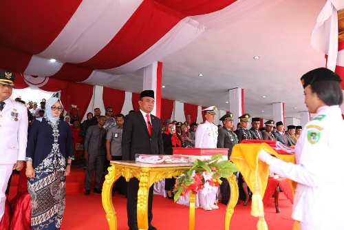 Menjadi Inspektur Upacara di Wilayah 3T, Menko PMK Bangga dengan Kemajuan Kota Tual