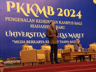 Dirut KAI Sharing Pengalaman di Acara program Pengenalan Kehidupan Kampus Bagi Mahasiswa Baru (PKKMB) UNS 2024, Ajak Gunakan Tumbler