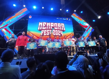 Menpora Dito Berikan langsung Hadiah kepada Pemenang Menpora Fest 2024