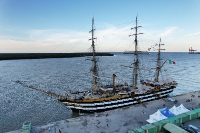 SPMT Sambut Kapal Layar Amerigo Vespucci Italia yang Sandar di Pelabuhan Belawan