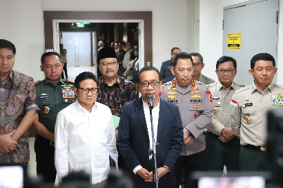 Presiden Prabowo Pimpin Rapat Daring Bersama sejumlah Menteri dan Pejabat Tinggi Negara terkait Penanganan Bencana Erupsi di NTT, Tegaskan Kesiapan Rehabilitasi dan Pemulihan Ekonomi