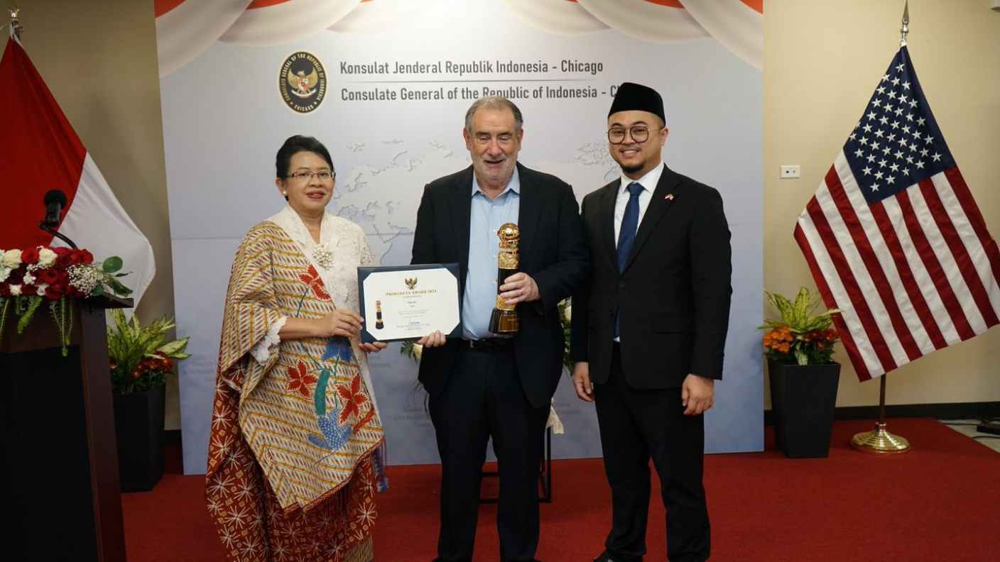 Pemerintah Indonesia Serahkan Primaduta Award 2024 kepada Importir Produk Boga Bahari CenSea
