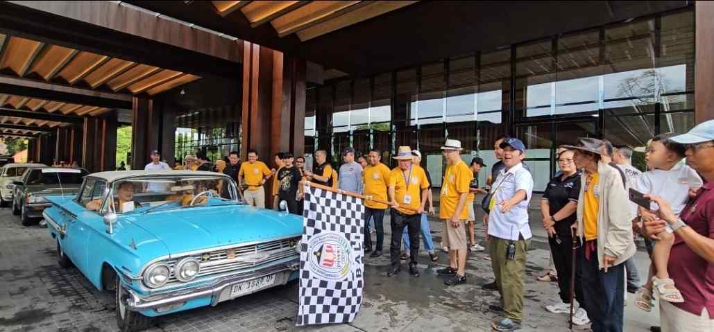 Ratusan Penggemar Mobil Kuno Indonesia (PPMKI) Antusias Ikuti Clasic Bali Tour 2024
