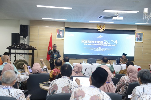 Buka Rakernas Persatuan Pensiunan Indonesia, Menko PMK Pratikno Soroti Peran Penting Lansia dalam Dinamika Silver Society