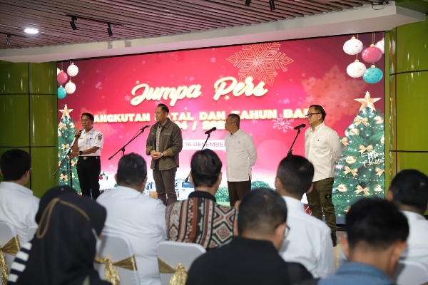 Cek Kesiapan Angkutan Nataru, Menko IPK didampingi Menhub, Menteri ATR/BPN dan Wamen BUMN Gunakan Direct Train Relasi Jakarta – Yogyakarta