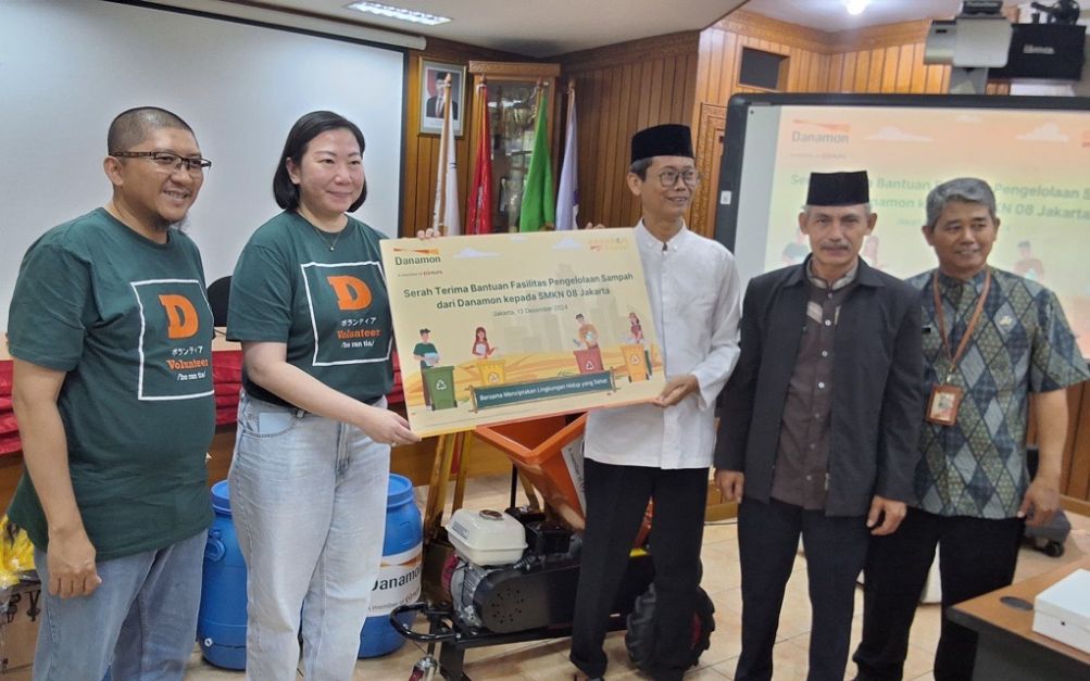 PT Bank Danamon Indonesia Tbk (Danamon) melakukan Serah Terima Dukungan Fasilitas Program Pengelolaan Sampah kepada SMK Negeri 8 Jakarta