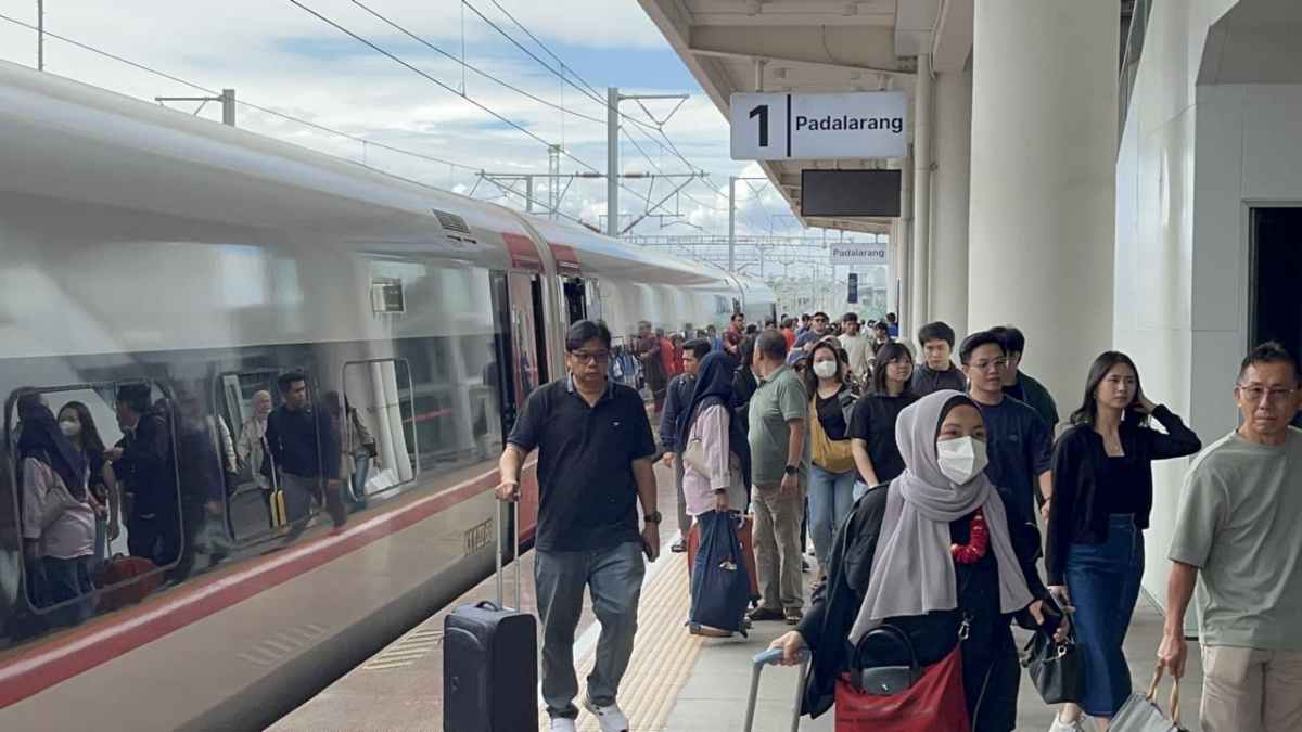 KCIC Mencatat sebanyak 341.100 orang Menggunakan Kereta Cepat Whoosh saat Periode Angkutan Lebaran 2025