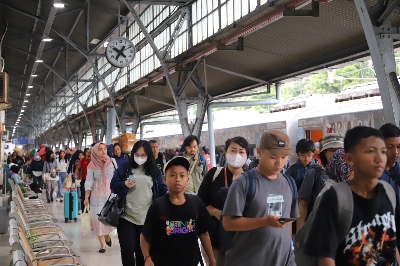 KAI Catat Lonjakan Penumpang pada Libur Waisak 2025