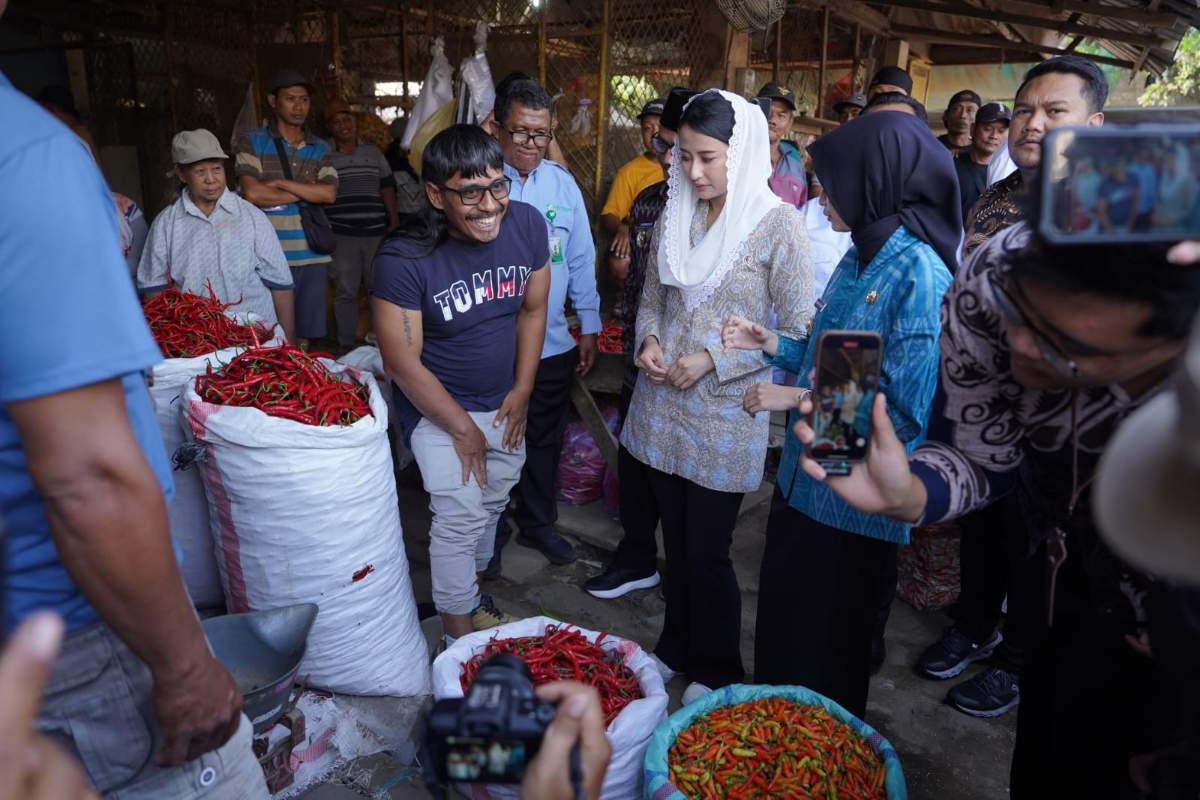 Wamendag Roro Apresiasi Pasar Grosir Buah dan Sayur Ngronggo yang selalu Ramai, Rapi dan Bersih