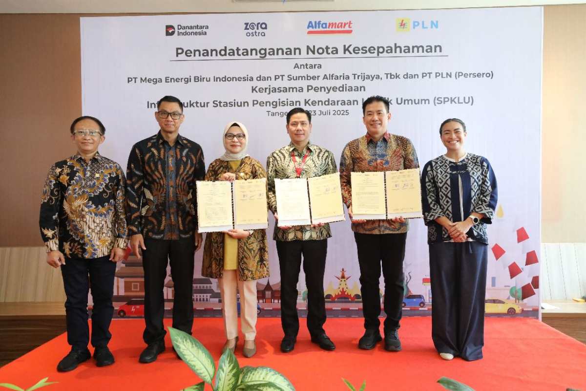 Kolaborasi PLN, MEBI, dan Alfamart Kembangkan Infrastruktur SPKLU