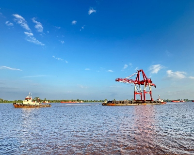 TPK Bangendang Tambah 1 Unit Alat Quay Container Crane