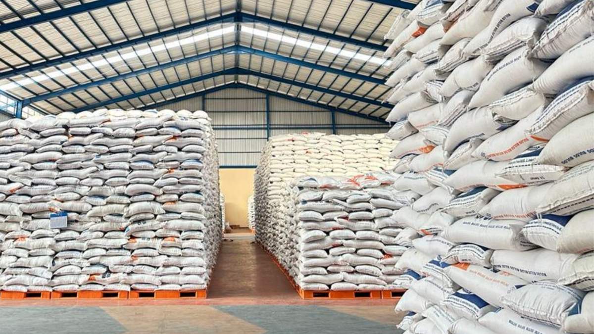 BULOG Siapkan 10 ribu Ton Beras Terbaik untuk Bantuan Kemanusiaan Palestina sesuai Arahan Menlu