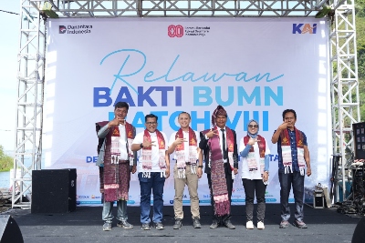 KAI Fasilitasi Kegiatan Relawan Bakti BUMN di Desa Hatinggian, Toba