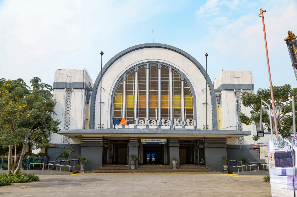 Stasiun Jakarta Kota, Jejak Sejarah, Simpul Mobilitas dan Gerbang Masa Depan