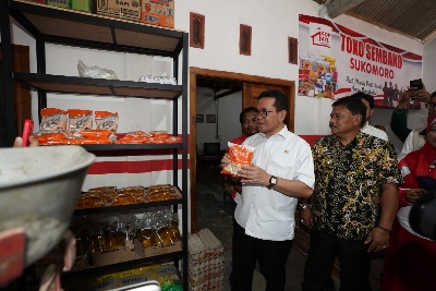 Mendag Busan Cek Harga Bapok di Koperasi Kelurahan Merah Putih Sukomoro