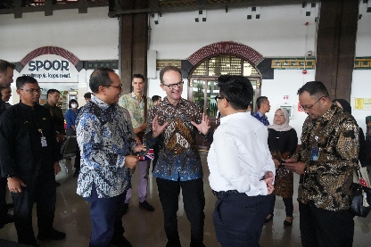 KAI dan Pemerintah Inggris Dukung Pengembangan Kawasan Transportasi Publik Rendah Emisi