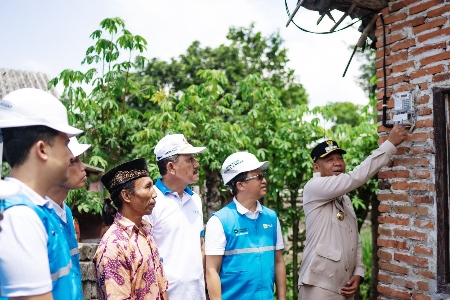 HLN ke-80, PLN Sambungkan Listrik Gratis ke 171 Rumah Warga di Tulungagung