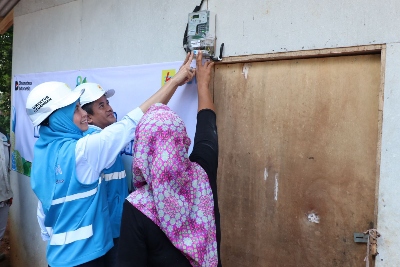 108 Rumah di Banten dapat Sambungan Listrik Gratis dari PLN