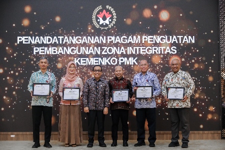 Menko PMK : Penandatanganan Piagam Penguatan Pembangunan Zona Integritas Komitmen untuk Bekerja Lebih Efektif, Efisien, Transparan, Akuntabel, dan Iinovatif
