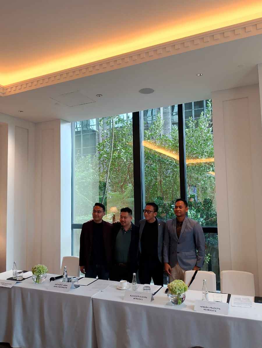 Metrodata Luncurkan MEGAROCK, Solusi Generative yang didukung Amazon Web Services untuk Akselerasi Inovasi Lintas Industri