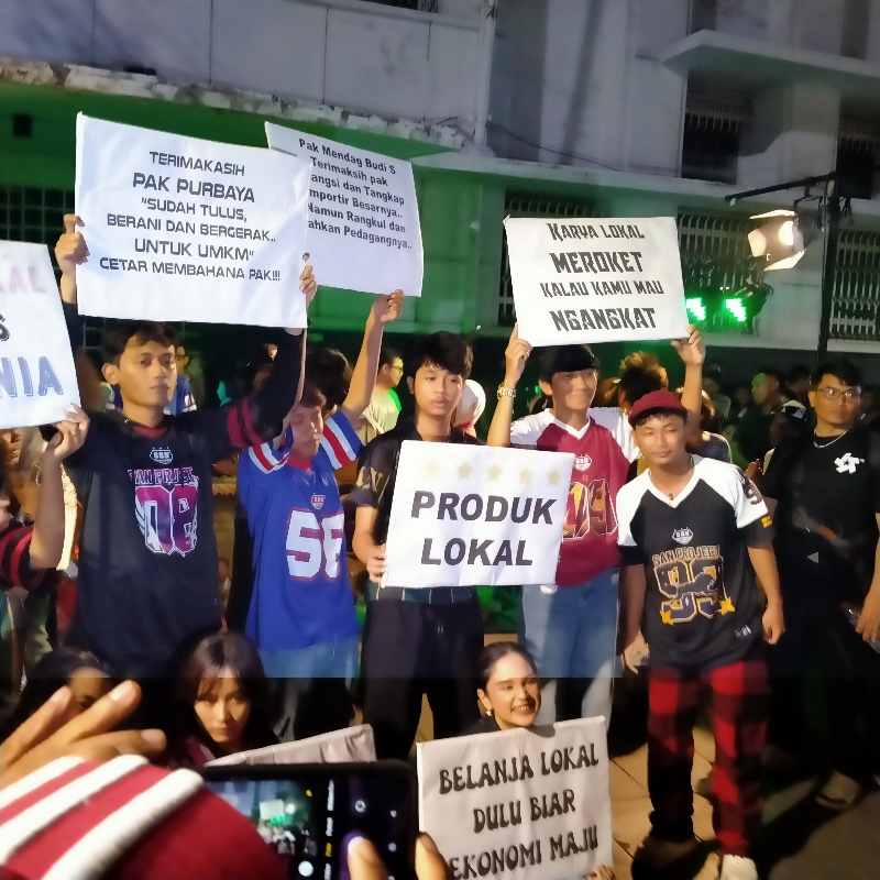 UMKM Konveksi Sinergi Adv Nusantara Gelar Aksi Seni, Apresiasi Pemerintah yang Memberantas Impor Pakaian Bekas