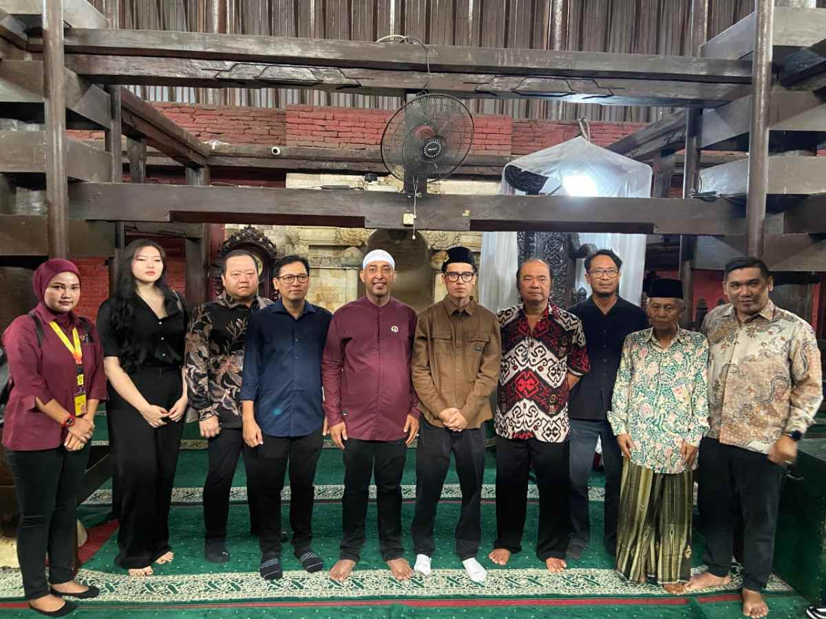 BJ Home Cirebon dan Bangunan Jaya Cirebon Berikan Bantuan untuk Masjid Agung Sang Cipta Rasa Cirebon