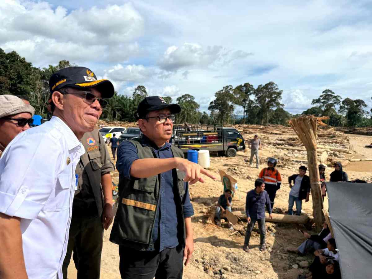 Menko PMK Pratikno Tinjau dari Udara dan di Darat Bencana Banjir dan Longsor Sumatra: Pemerintah Kerahkan Seluruh Kekuatan Nasional