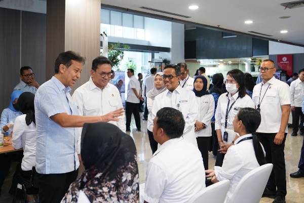Mendag Busan dan Menkes Budi Pantau Cek Kesehatan Gratis Pegawai Kemendag