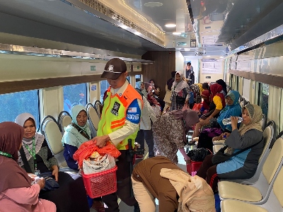 Kereta Petani dan Pedagang Resmi Beroperasi