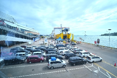 Jelang Nataru 2025/2026, ASDP Optimalkan Alur Mobilitas Kendaraan di Pelabuhan Penyeberangan Sumatera–Jawa–Bali