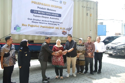 Export Center Surabaya Antarkan Pelaku UMKM Mojokerto Ekspor Perdana Molase ke Australia