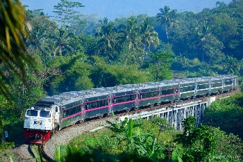 KAI Operasikan Kereta Api Tambahan, Antisipasi Lonjakan Penumpang di Masa Libur Nataru 2025/2026