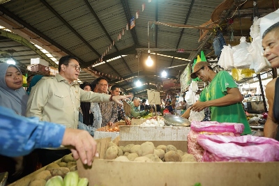 Jelang Nataru 2025/2026, Mendag Busan: Stok Bapok Cukup dan Harga Stabil di Kalimantan Barat