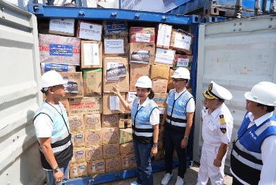 PELNI Berangkatkan 15 Kontainer Barang Bantuan untuk Korban Banjir di Sumatera dengan KM Kelud
