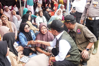 Menko PMK Pratikno Tegaskan Negara Hadir, Pembangunan Hunian Sementara Dipercepat
