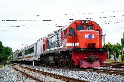 Melalui KAI, Pemerintah Jaga Keterjangkauan Transportasi dan Kelancaran Mobilitas Nataru 2025/2026