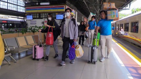 Hari Pertama Tahun Baru 2026, Diproyeksikan 190.348 Pelanggan Bepergian dengan KA Jarak Jauh dan Lokal KAI