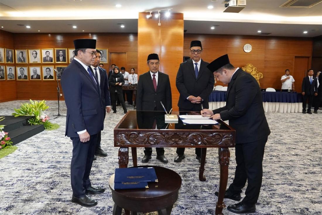 Lantik 14 Pejabat Kemendag, Mendag Busan: Ciptakan Kebijakan yang Bermanfaat Bagi Masyarakat