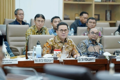 Mendag Busan Bahas Penguatan Industri Baja Nasional hingga Perlindungan Konsumen saat Raker dengan Komisi VI DPR RI