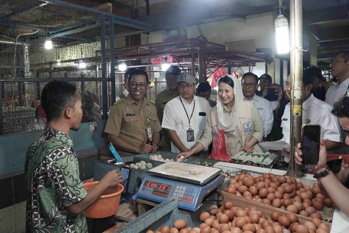 Wamendag Roro Tinjau Pasar Cisalak Depok, Pastikan Ketersediaan Kebutuhan Pokok (Bapok) Aman dan Harga Stabil Jelang Imlek dan Ramadan