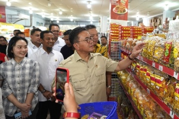 Tinjau Ritel Modern di Makassar, Mendag Busan Pastikan Pasokan Bapok Terjaga saat Ramadan dan Jelang Lebaran